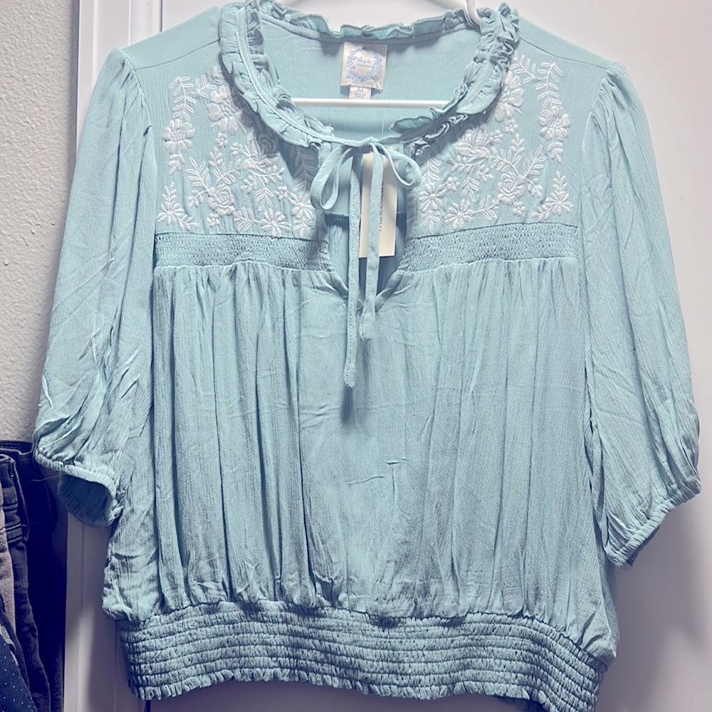 Medium Francesca’s green blouse